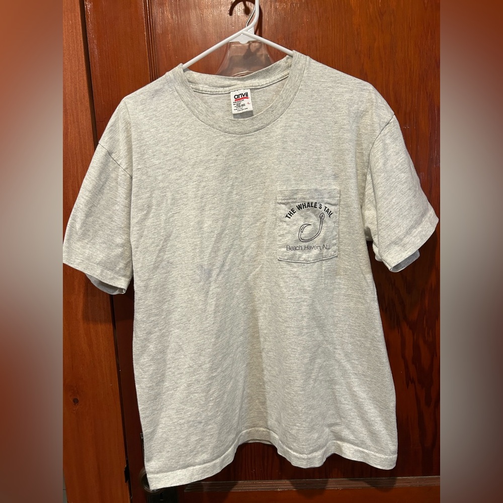 Vintage Gray Short Sleeve Tee Anvil fish graphic beach haven nj  Classic Comfort